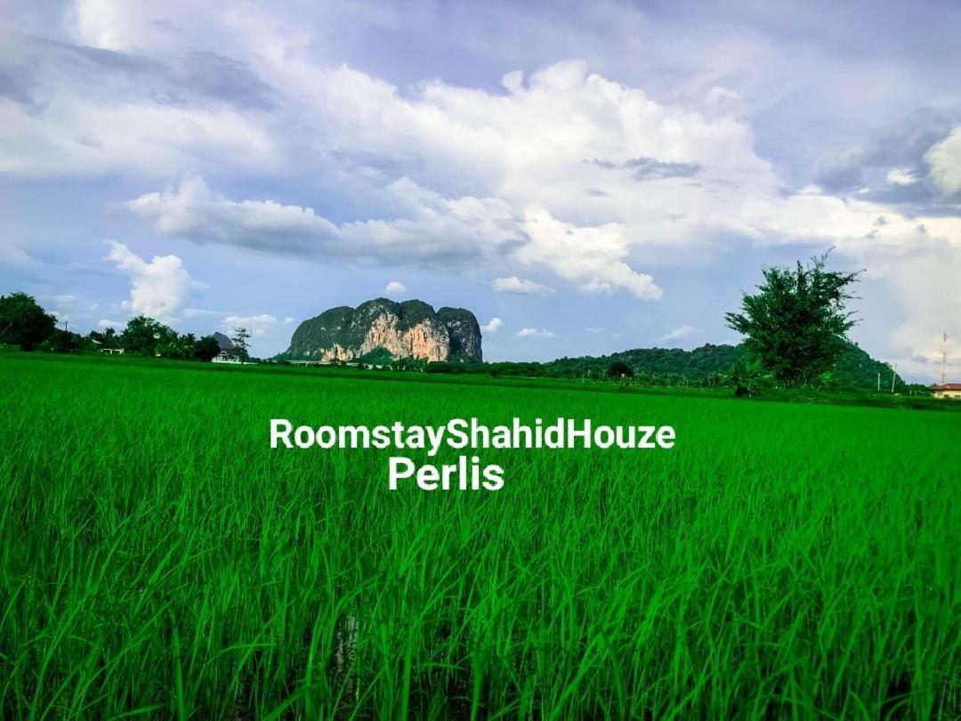 Roomstay Shahid Hou'Ze Kangar Kültér fotó